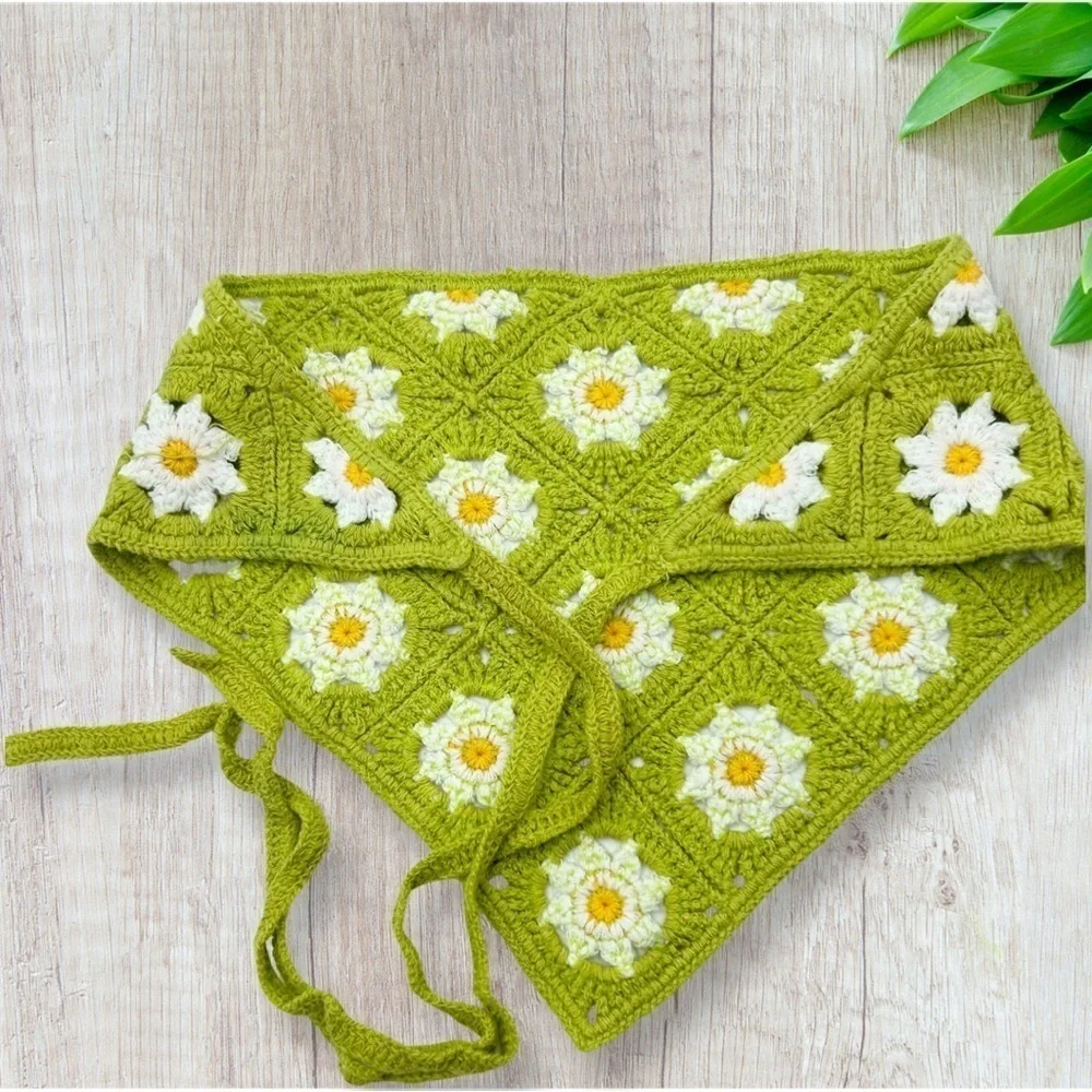 New Handmade Crochet Knitted Green Daisy Floral Triangle Headband One Size